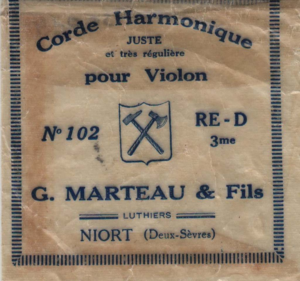 Légende : G. Marteau et fils, Niort, Deux-Sèvres##Corde harmonique juste et très régulière##Propriété : Sac-012-mdv