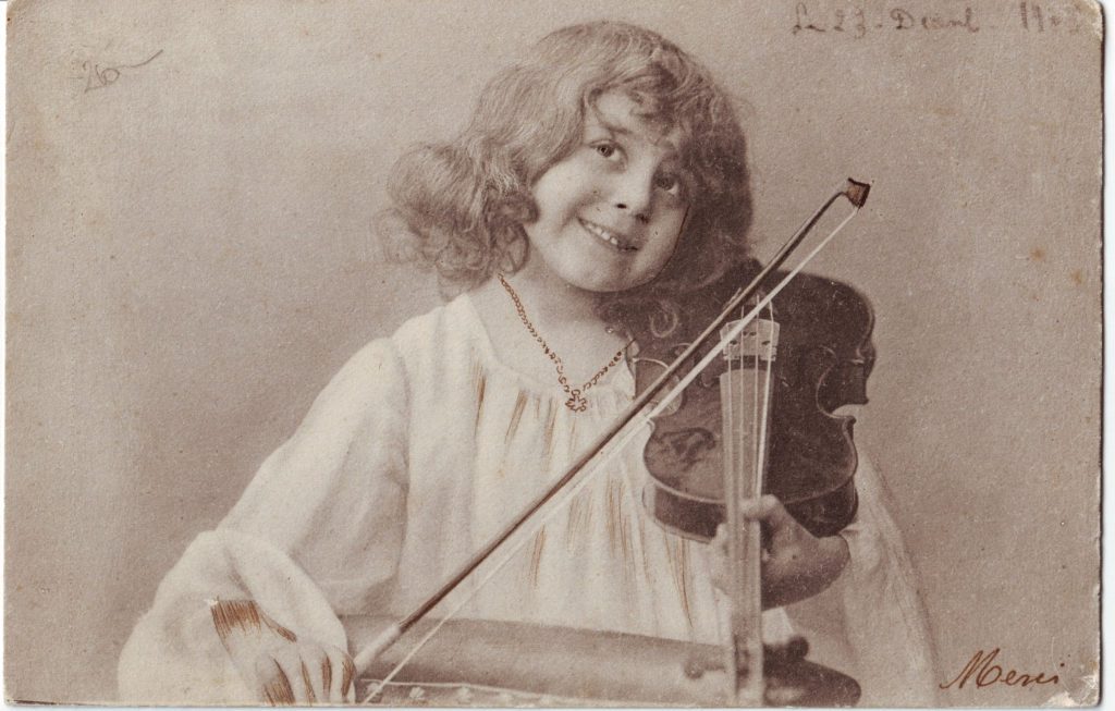 Indexation : Fillette au violon##Date : 1903 (manuscrit)##Epoque : Ancienne##Propriété : Série19,02-mdv
